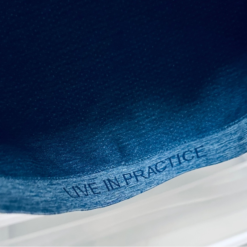 LULULEMON Metal Vent Tech LS 2.0 Silverescent Size Medium Men’s like Swiftly Run - Picture 6 of 7